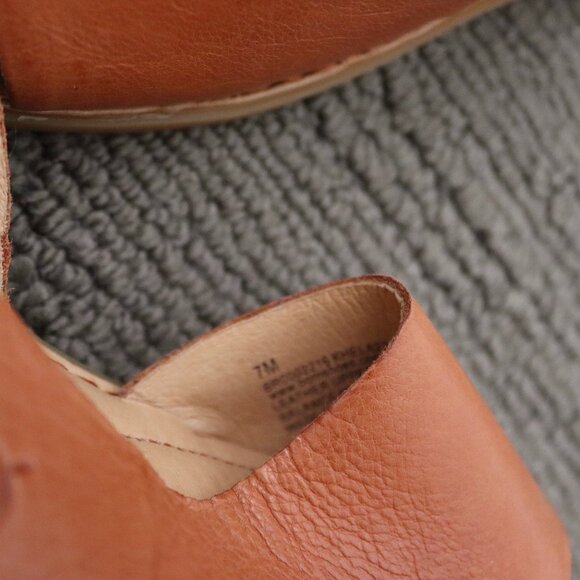 NWT BORN Inlet Leather Sandals, Tan/Clay Size 7 - Picture 9 of 11